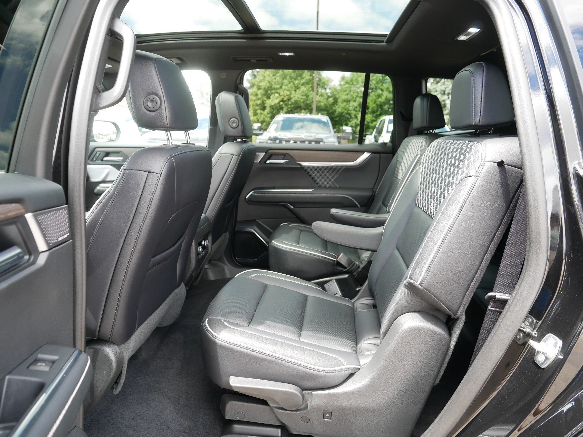 Used 2025 GMC Acadia Denali w/ Super Cruise Package AWD/4WD image 36