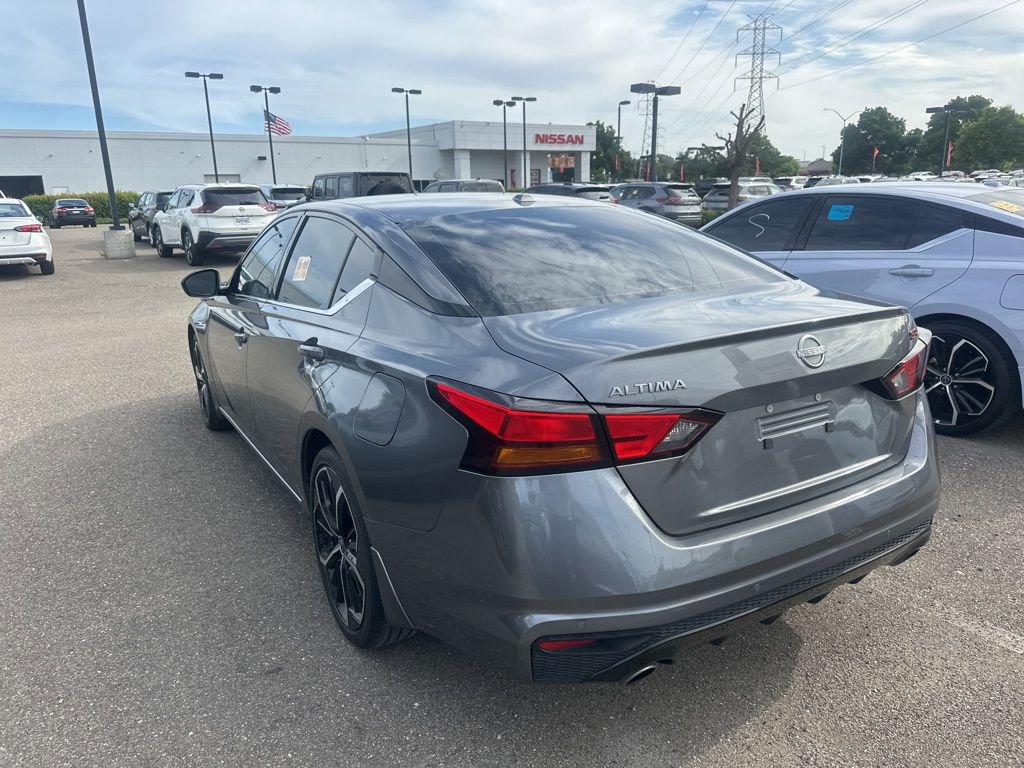 Used 2024 Nissan Altima 2.5 SR w/ SR Premium Package FWD image 4