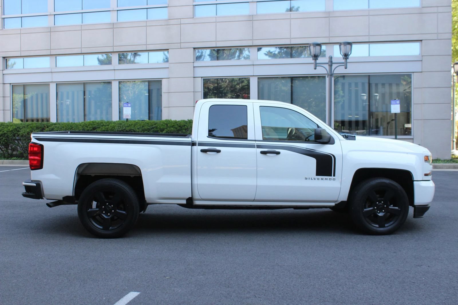 Used 2018 Chevrolet Silverado 1500 Custom RWD image 6