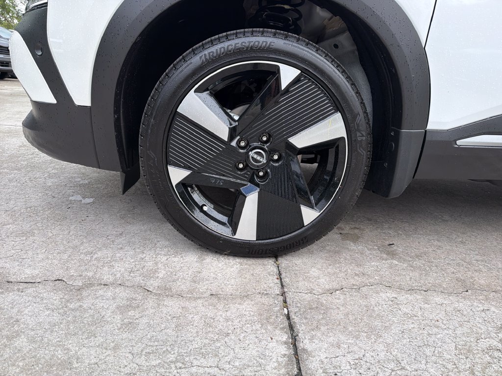 New 2026 Nissan Kicks SR w/ SR Premium Package FWD image 12