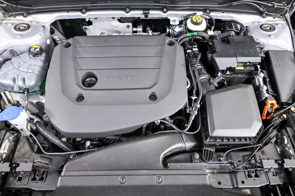 Certified 2025 Volvo XC40 B5 Plus image 35