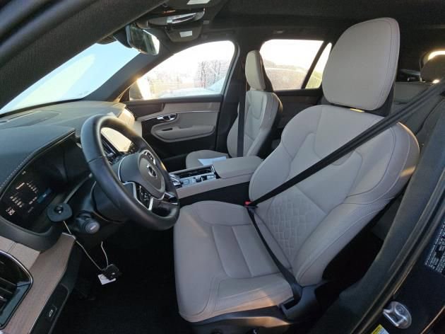 Used 2025 Volvo XC90 B5 Plus AWD/4WD image 12
