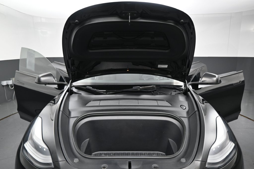 Used 2023 Tesla Model Y Performance AWD/4WD image 31