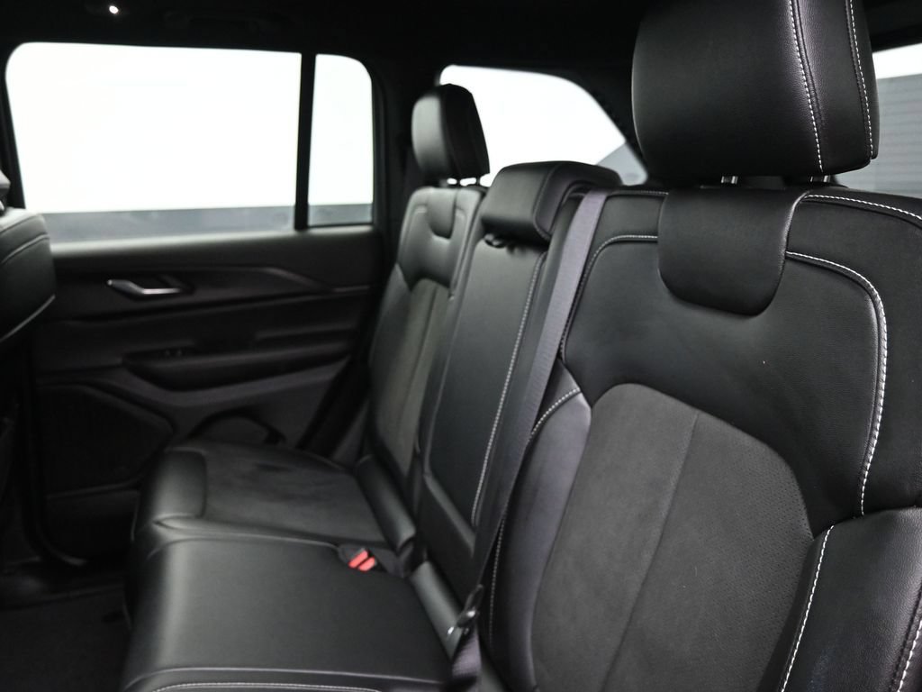 Used 2024 Jeep Grand Cherokee Altitude AWD/4WD image 14