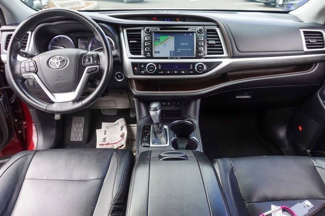 Used 2018 Toyota Highlander Limited image 12