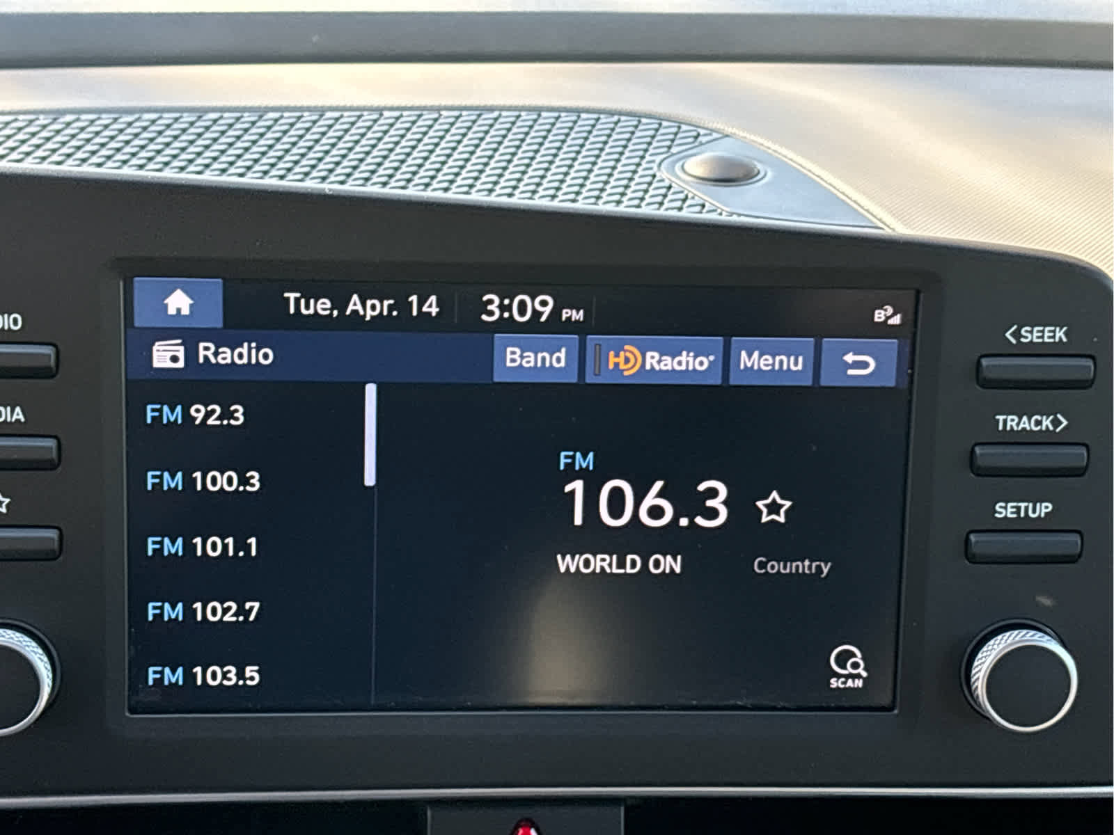 Used 2023 Hyundai Elantra SEL image 11