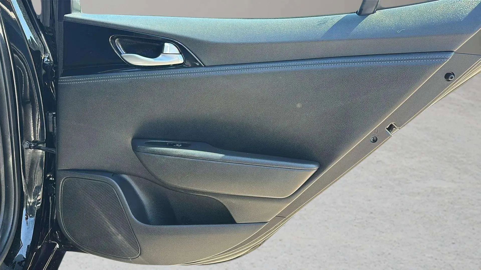 Used 2020 Kia Stinger GT-Line image 23