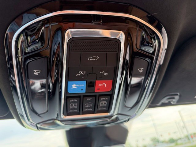 Used 2023 Jeep Grand Wagoneer Series III AWD/4WD image 43