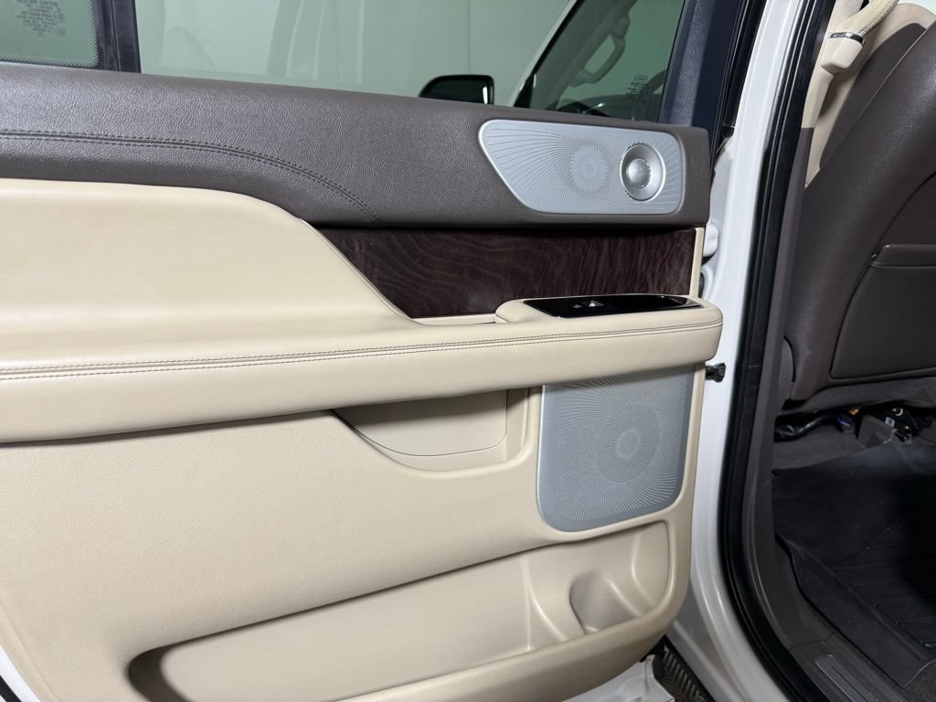 Certified 2024 Lincoln Navigator L Reserve AWD/4WD image 47
