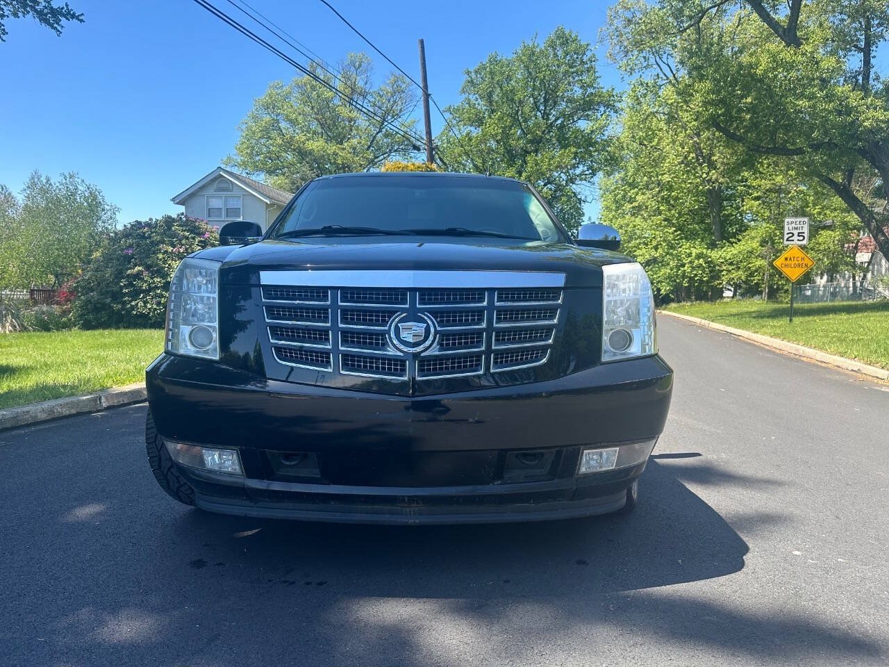 Used 2009 Cadillac Escalade AWD image 3