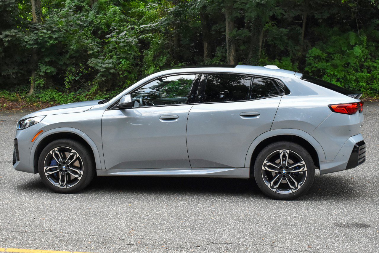 Used 2026 BMW X2 xDrive28i AWD/4WD image 4