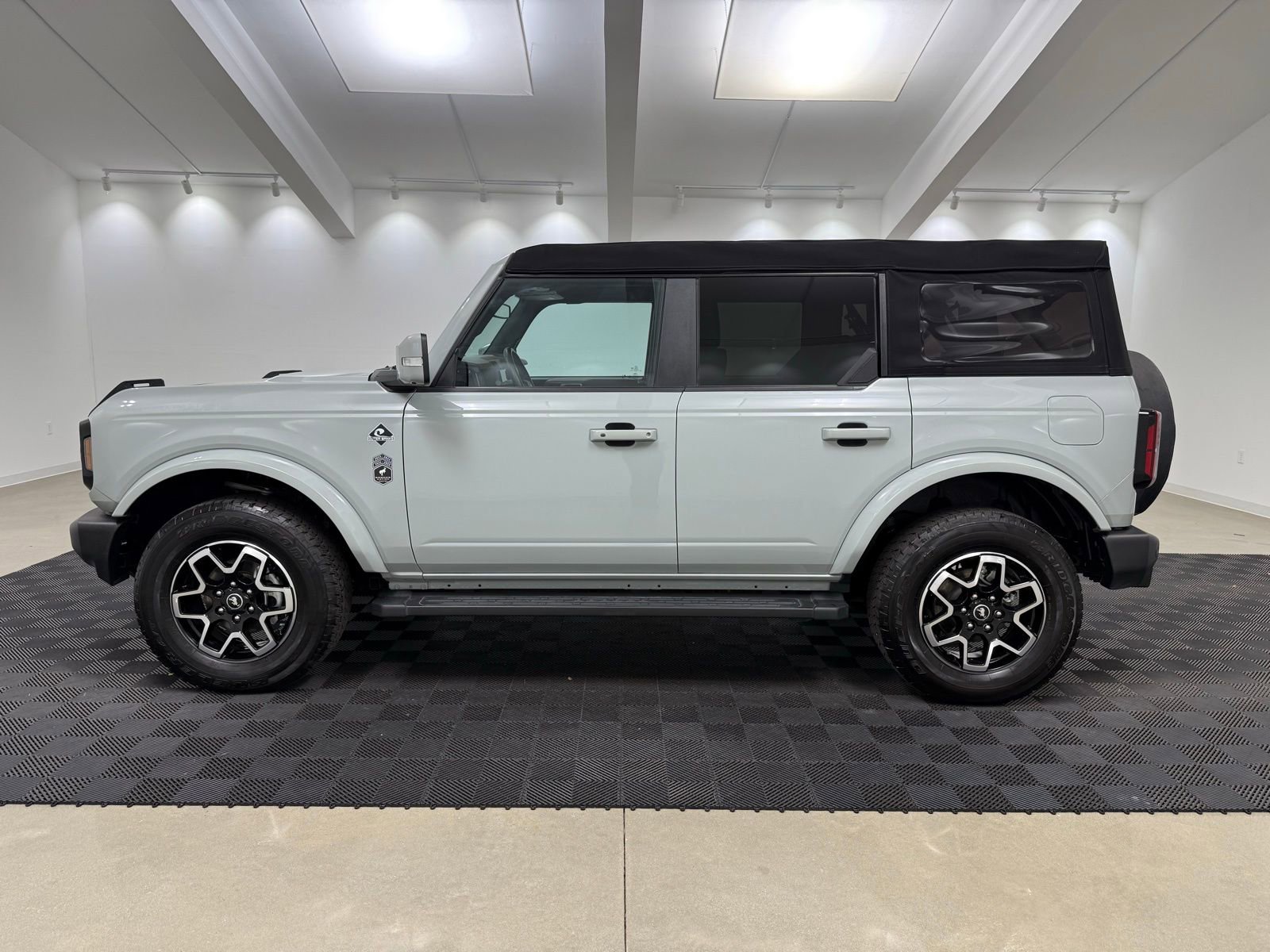 Used 2024 Ford Bronco Outer Banks image 6