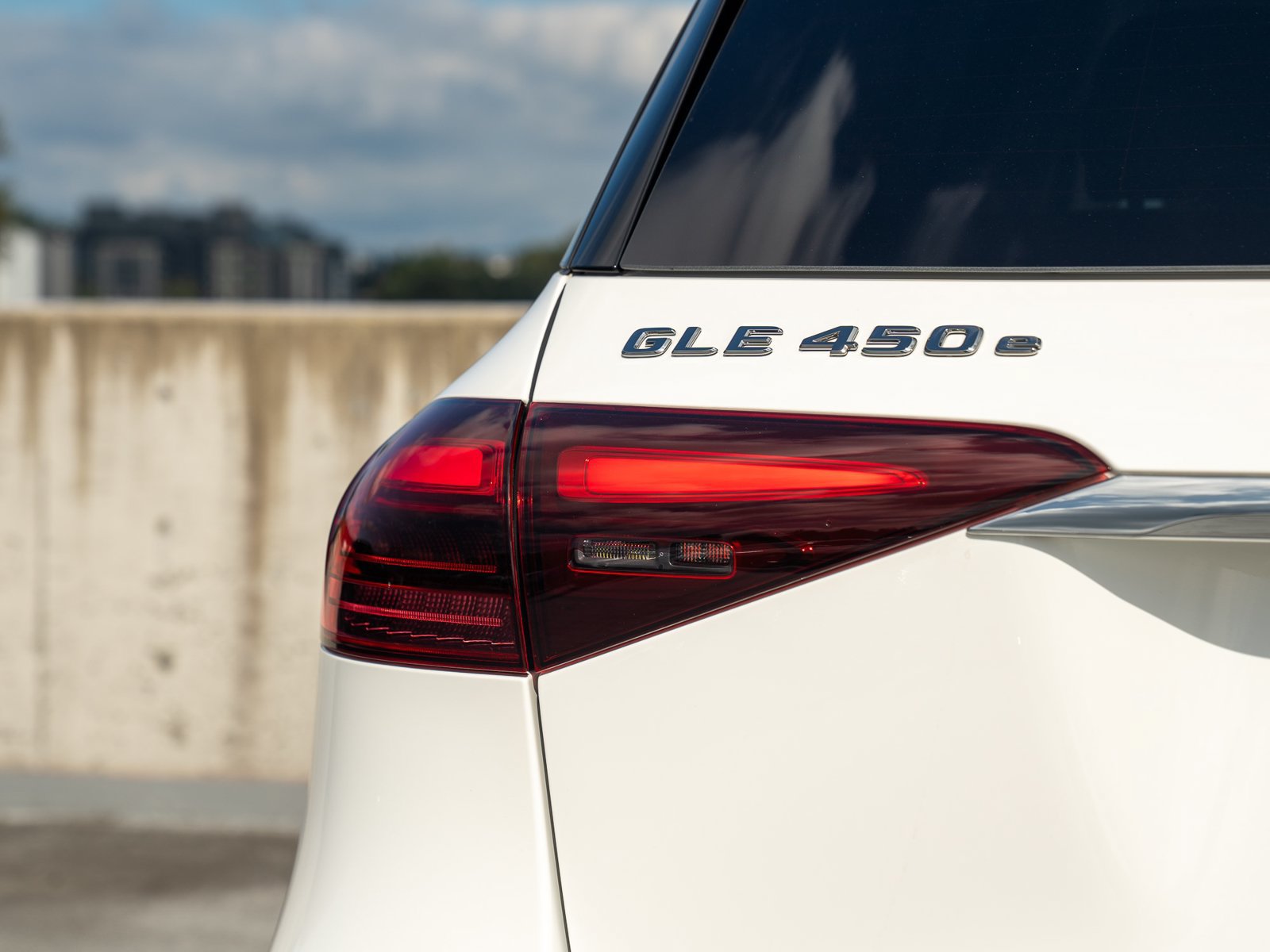 Certified 2025 Mercedes-Benz GLE 450e 4MATIC w/ Driver Assistance Package image 10