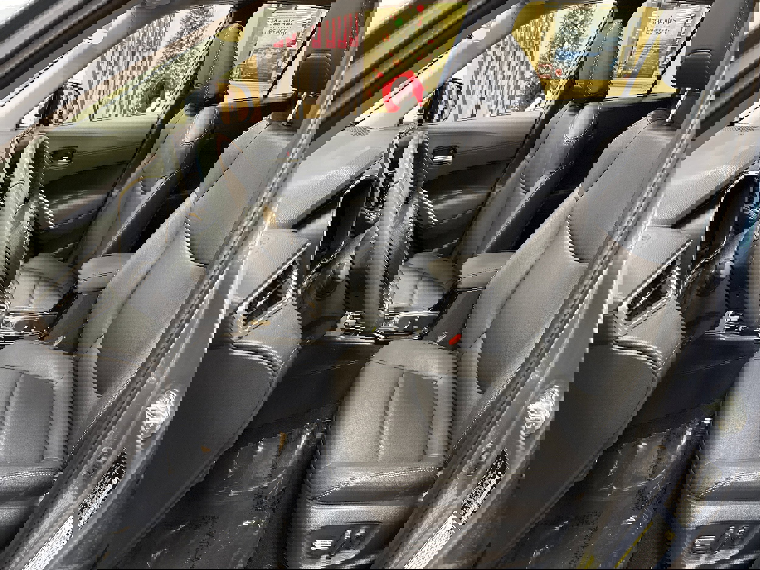 Used 2024 Toyota Corolla Cross XLE w/ Convenience Package image 7