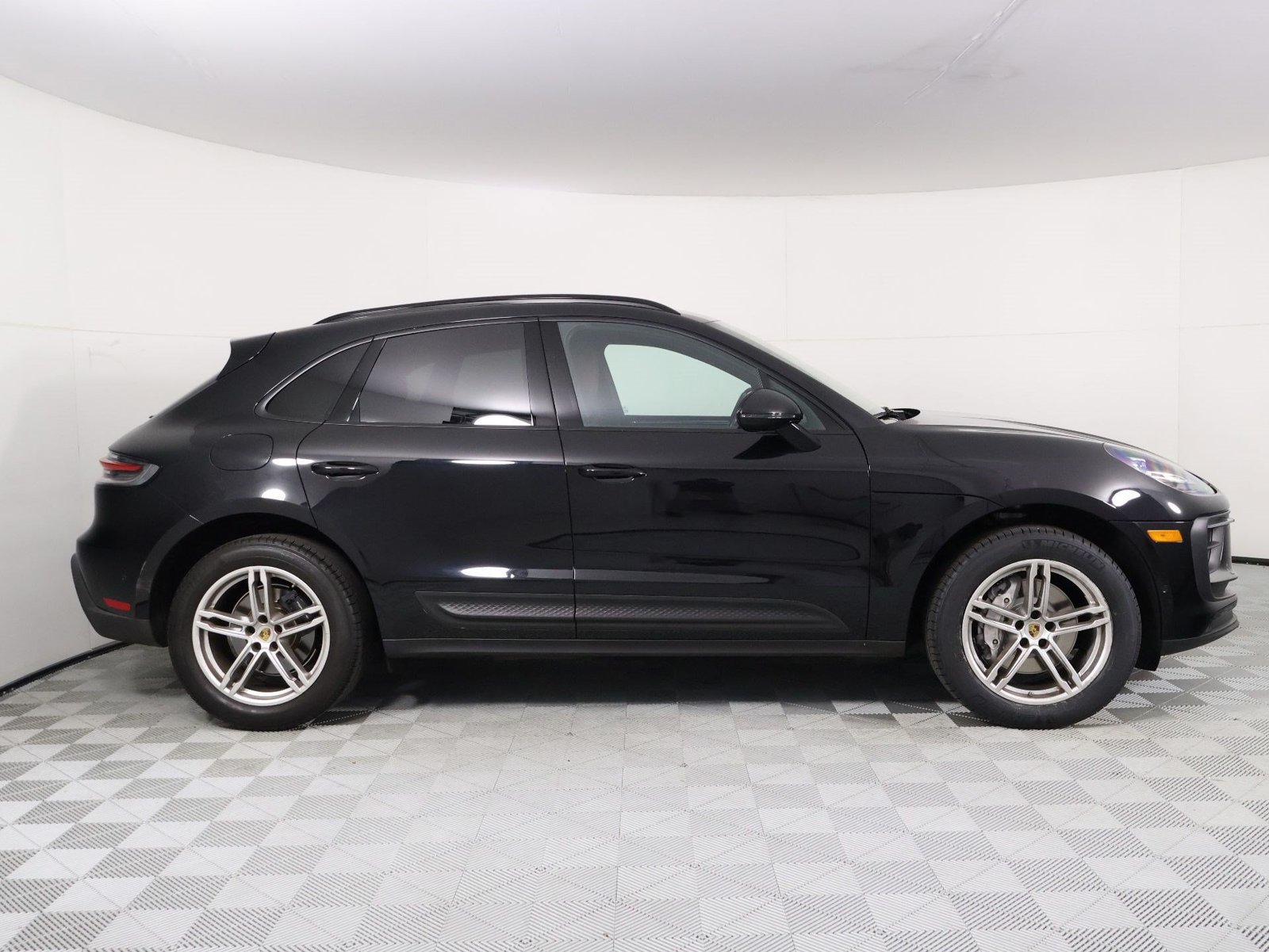 Certified 2023 Porsche Macan AWD/4WD image 8