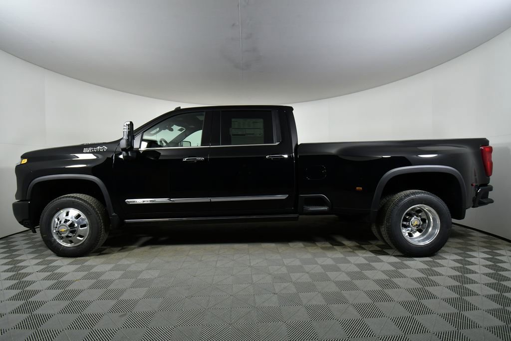 New 2026 Chevrolet Silverado 3500 High Country w/ Technology Package AWD/4WD image 16