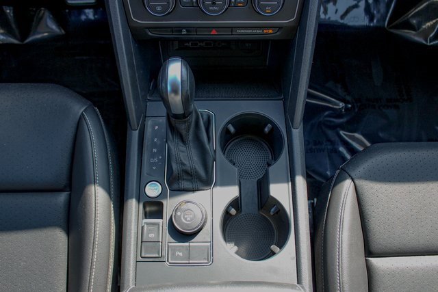 Used 2021 Volkswagen Atlas SE w/ Towing Package image 18