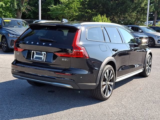 Certified 2024 Volvo V60 B5 Cross Country Ultimate w/ Protection Package Premier AWD/4WD image 6