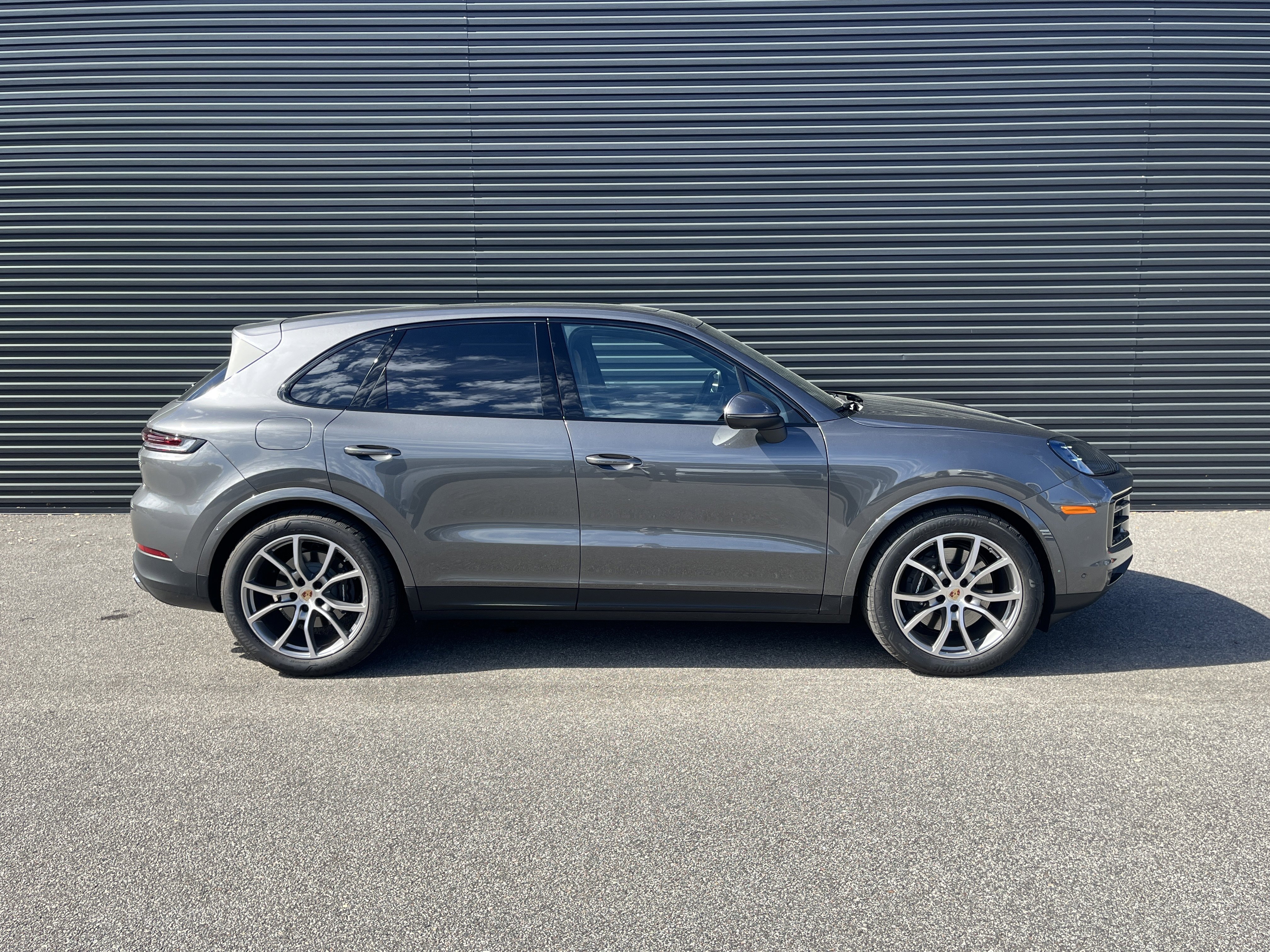 Certified 2025 Porsche Cayenne image 7