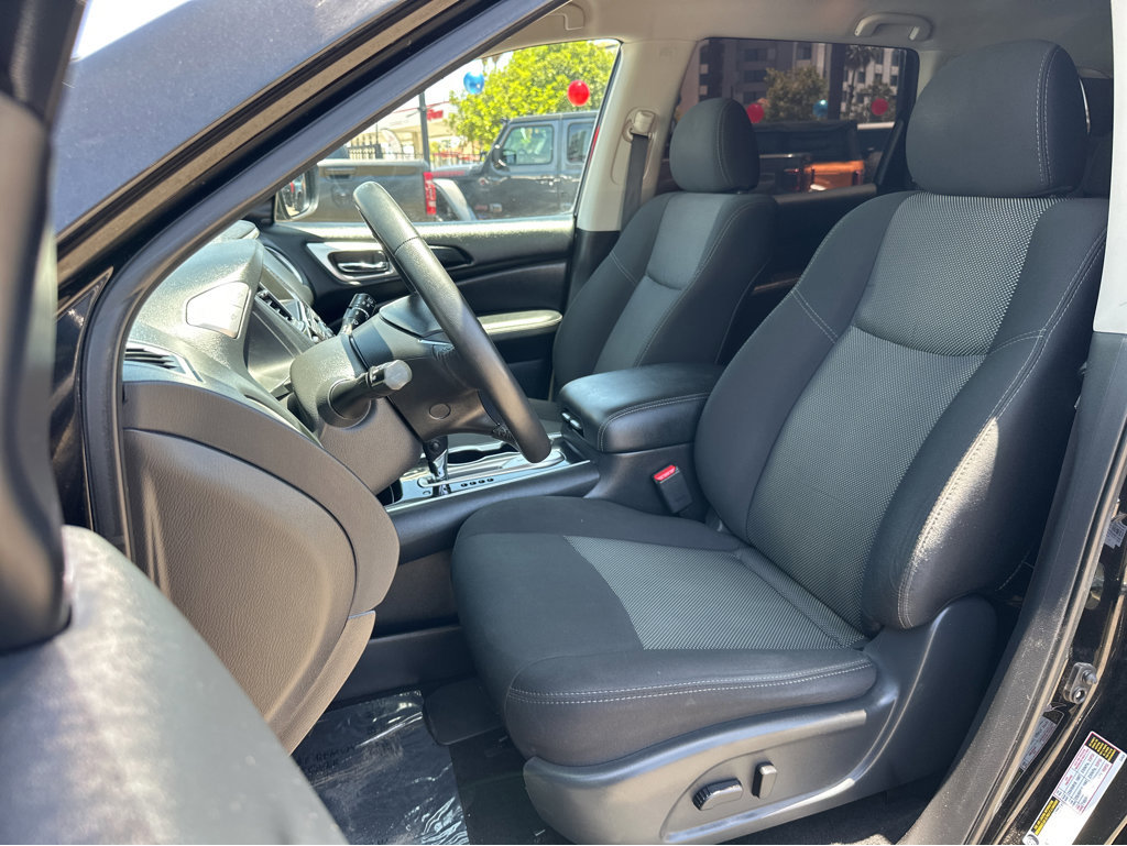 Used 2020 Nissan Pathfinder SV image 8