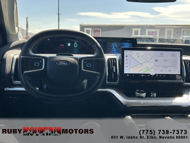 Used 2025 Ford Expedition Platinum AWD/4WD image 12