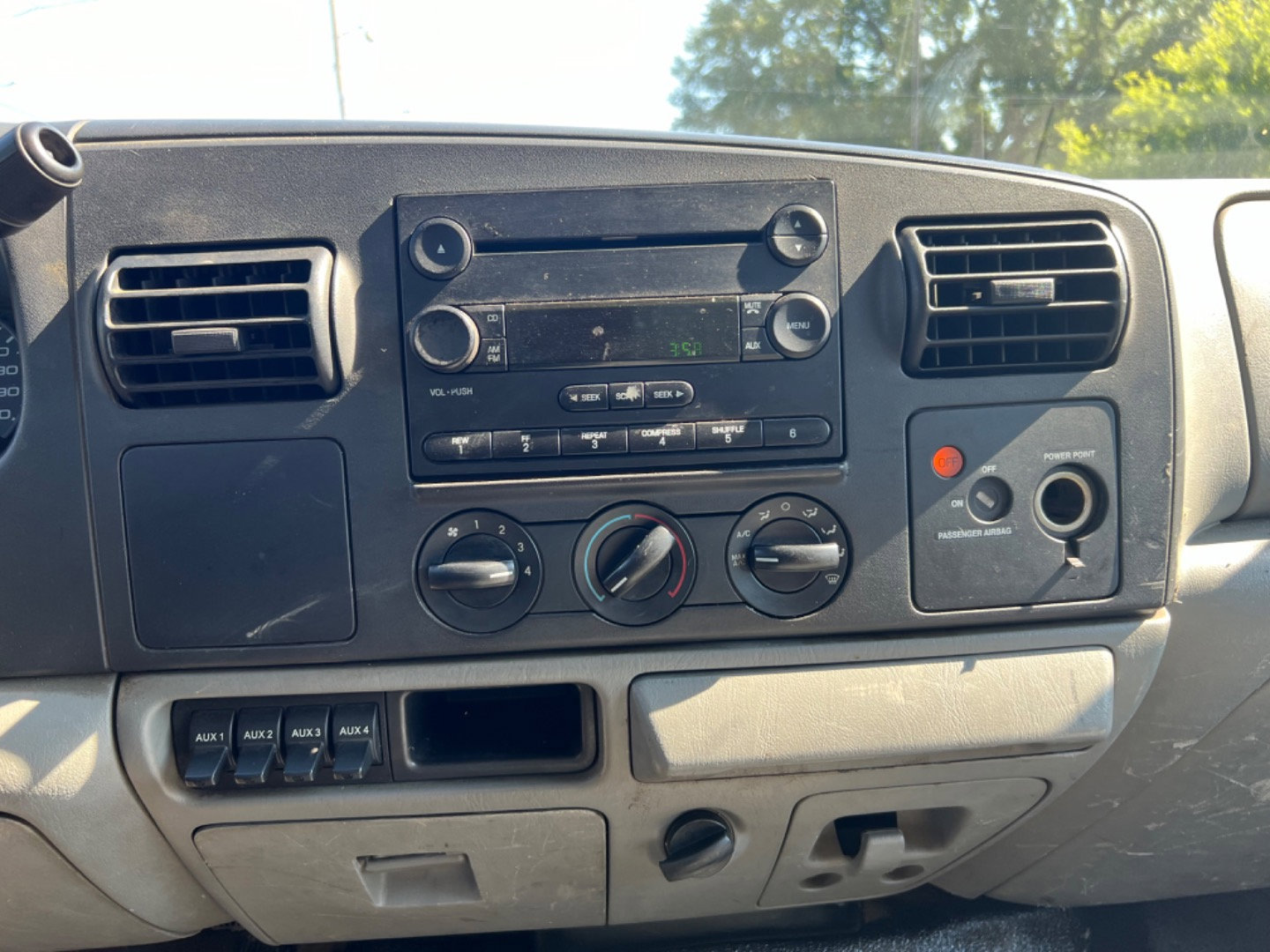 Used 2006 Ford F450 2WD Regular Cab Super Duty image 34