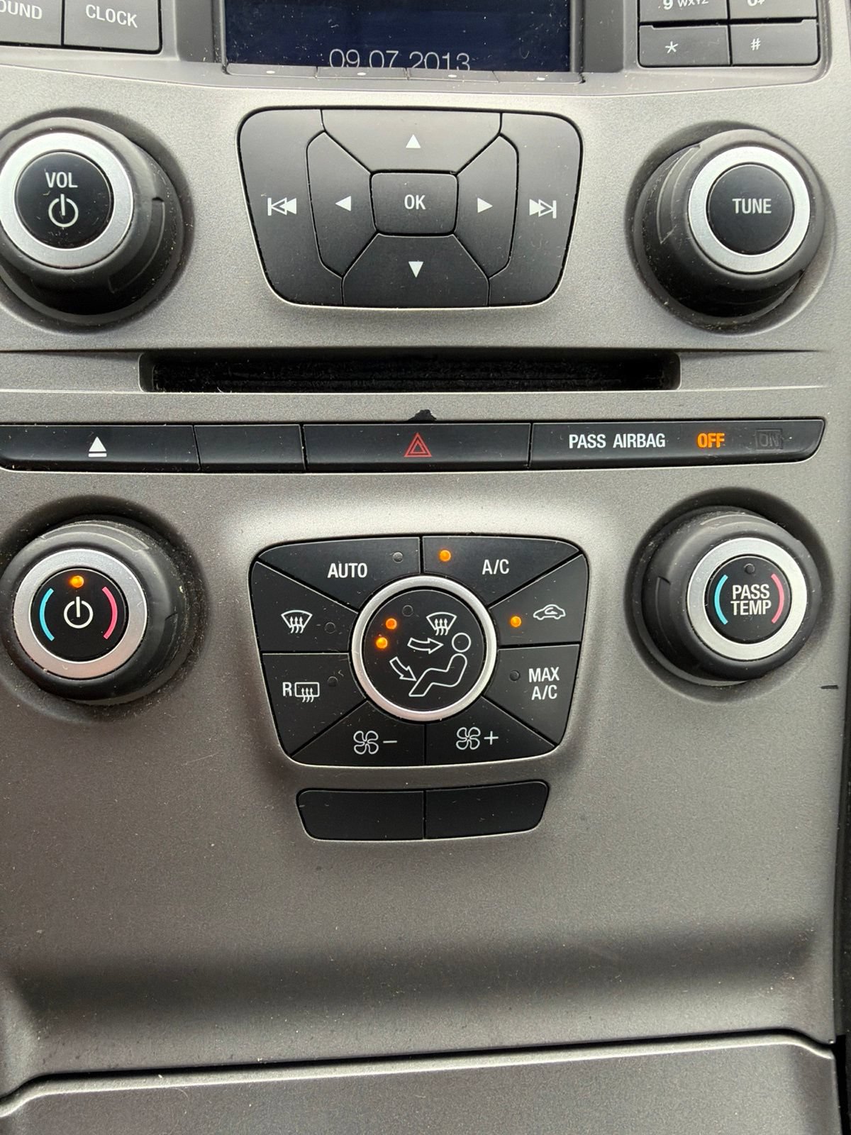 Used 2013 Ford Taurus SEL FWD image 19