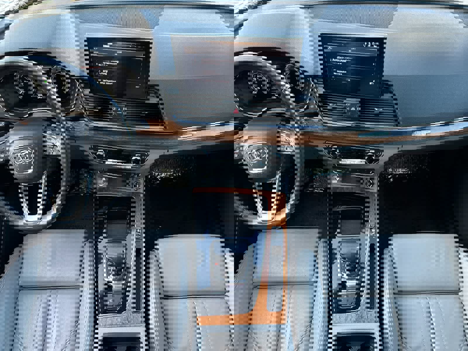 Used 2022 Audi Q5 e Premium w/ Convenience Package image 2