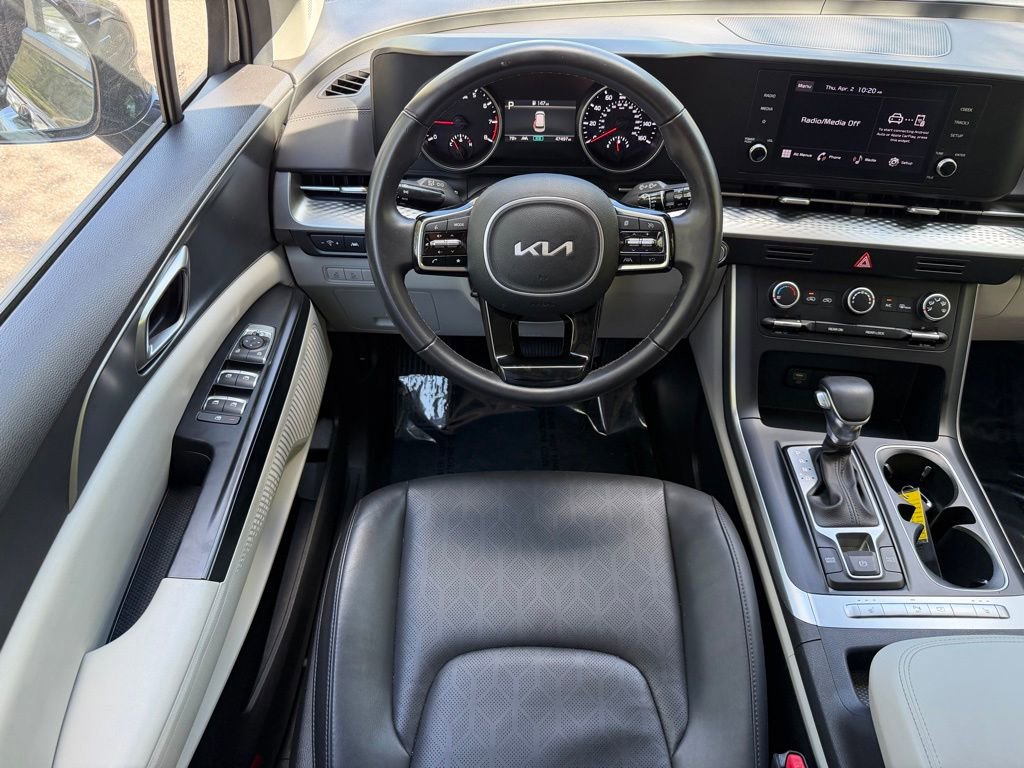 Used 2024 Kia Carnival LX image 17