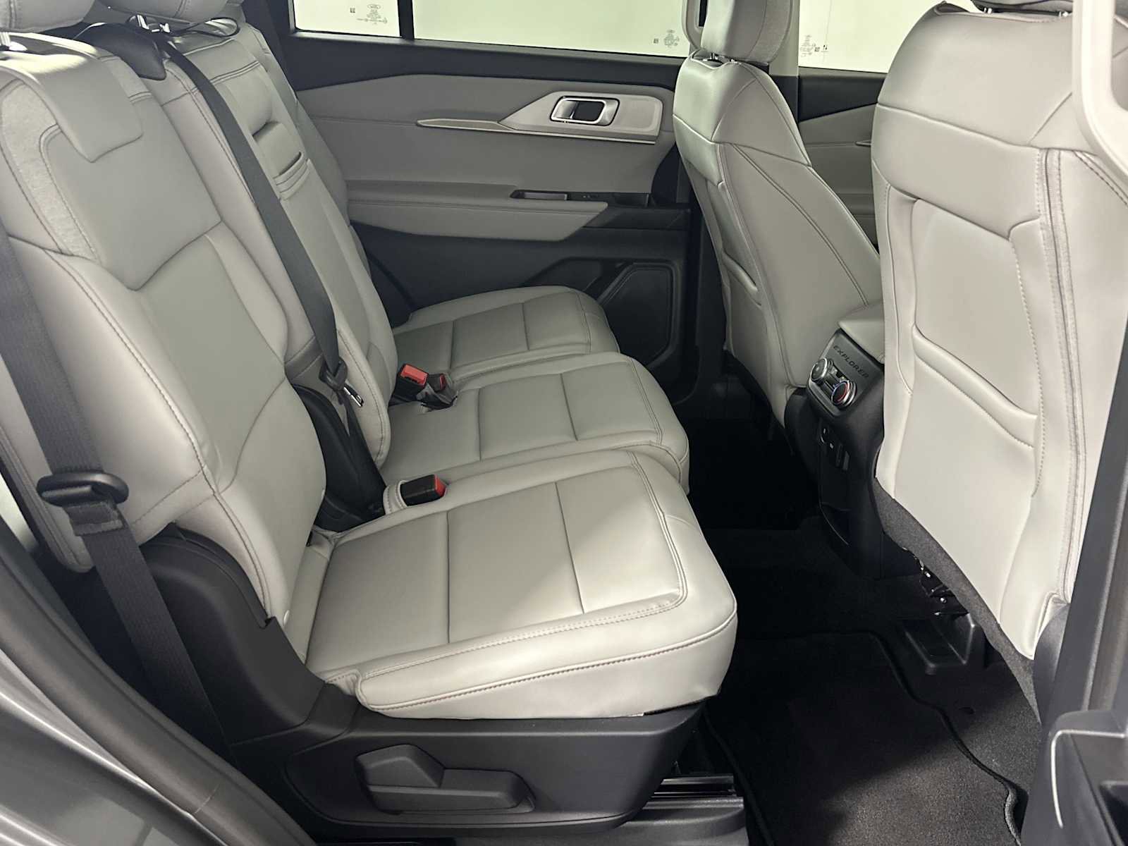Used 2025 Ford Explorer Active w/ Active Comfort Package AWD/4WD image 17