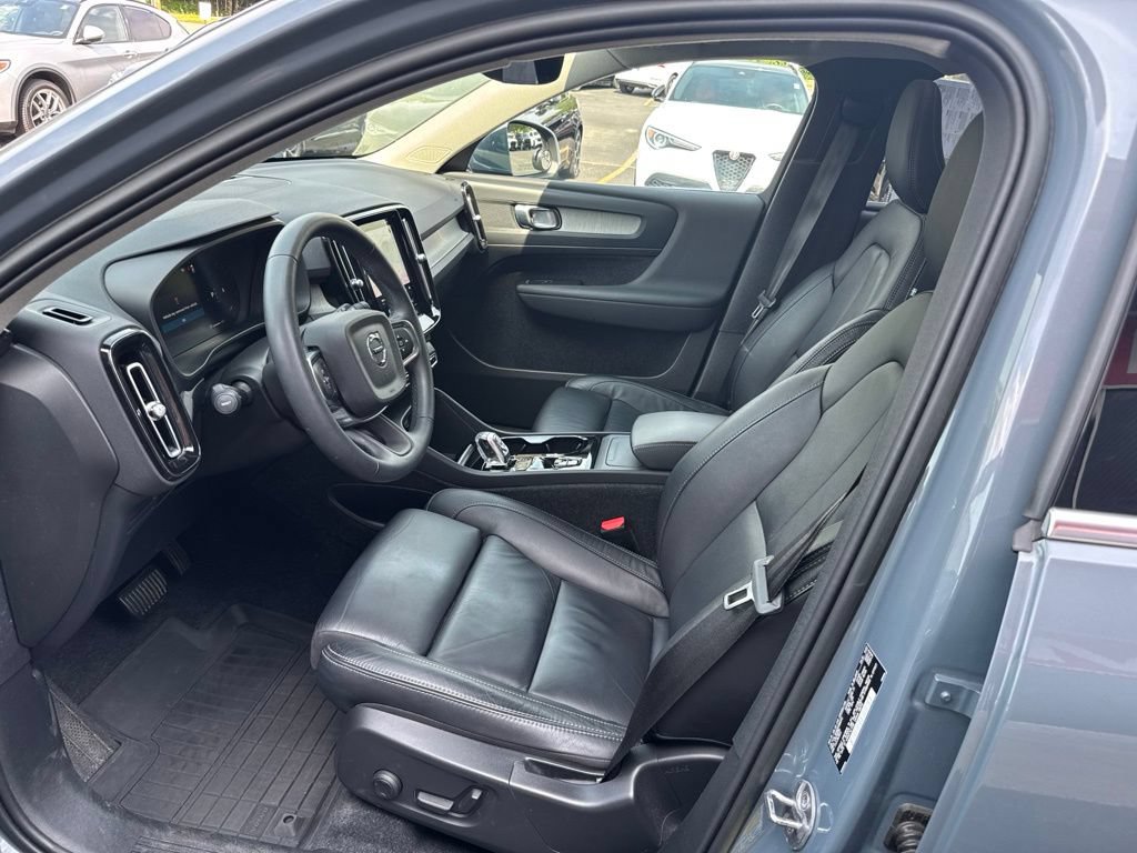 Used 2023 Volvo XC40 B5 Plus AWD/4WD image 27