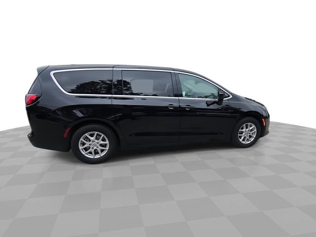 Used 2024 Chrysler Voyager LX FWD image 9