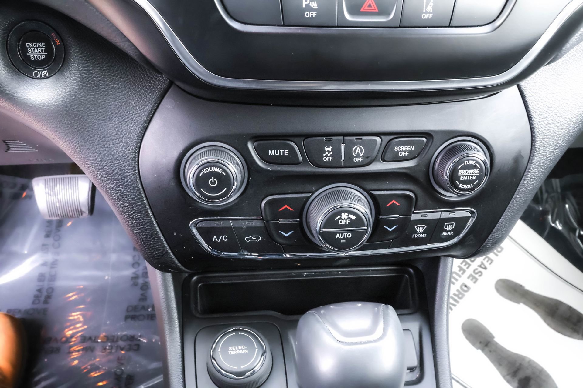 Used 2020 Jeep Cherokee Latitude Lux w/ Comfort/Convenience Group image 28