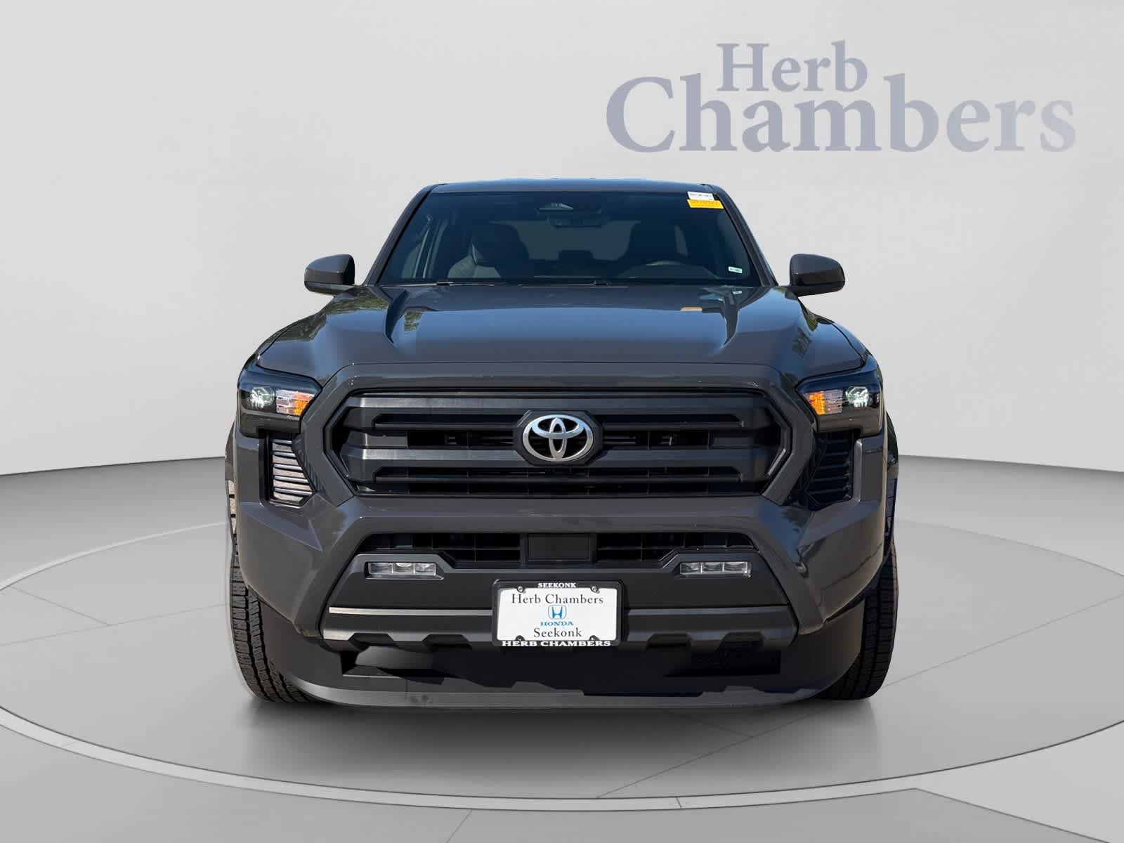 Used 2025 Toyota Tacoma SR5 AWD/4WD image 2