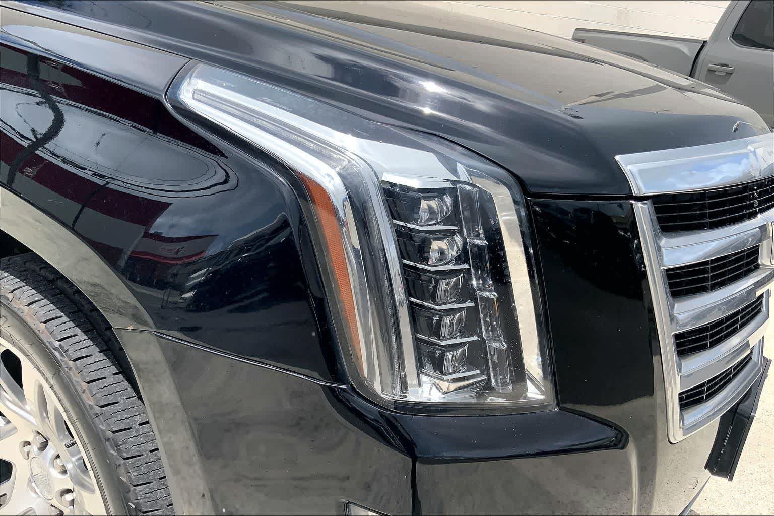 Used 2019 Cadillac Escalade ESV Luxury AWD/4WD image 31