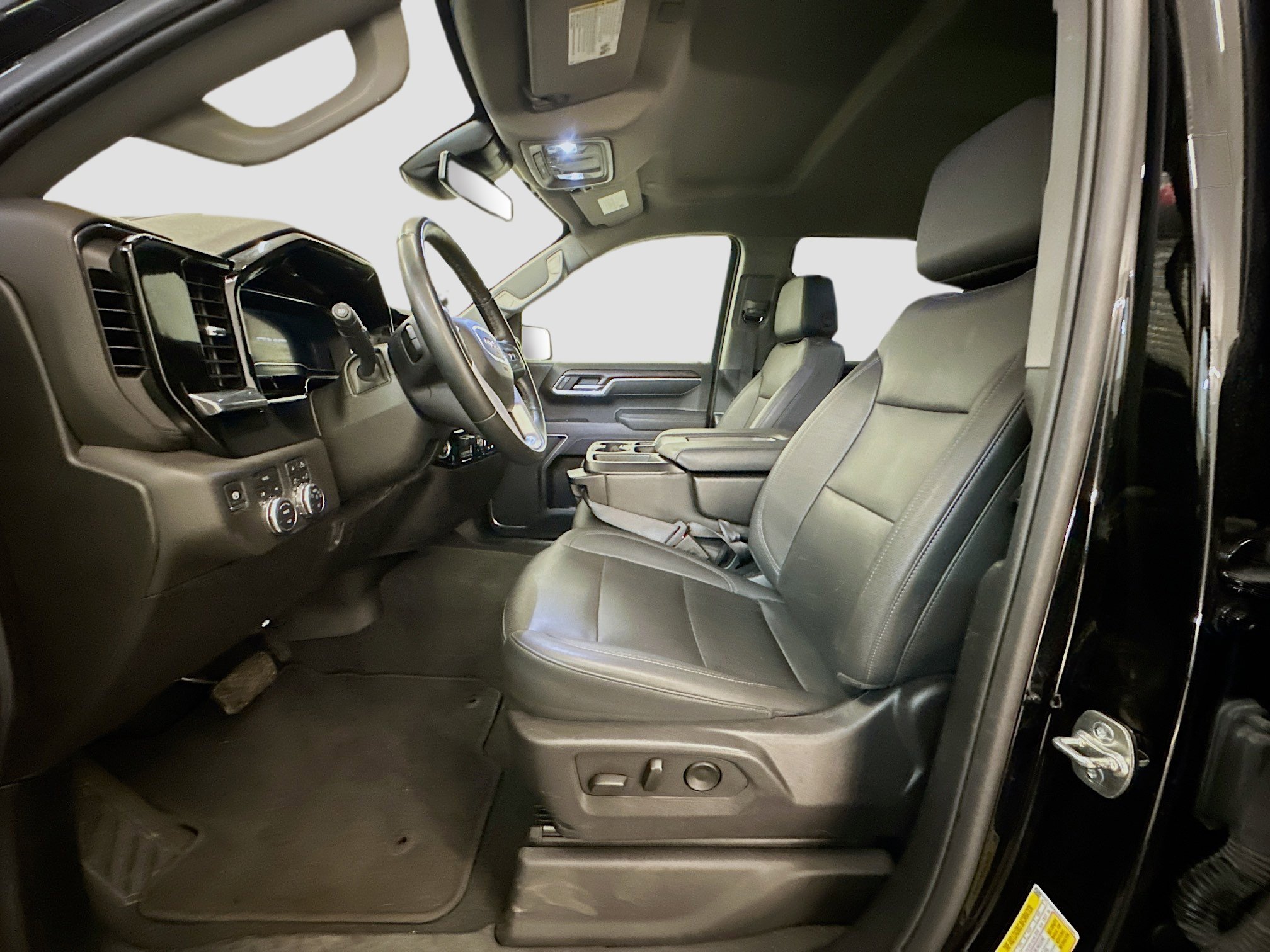 Used 2025 GMC Sierra 1500 SLT image 13