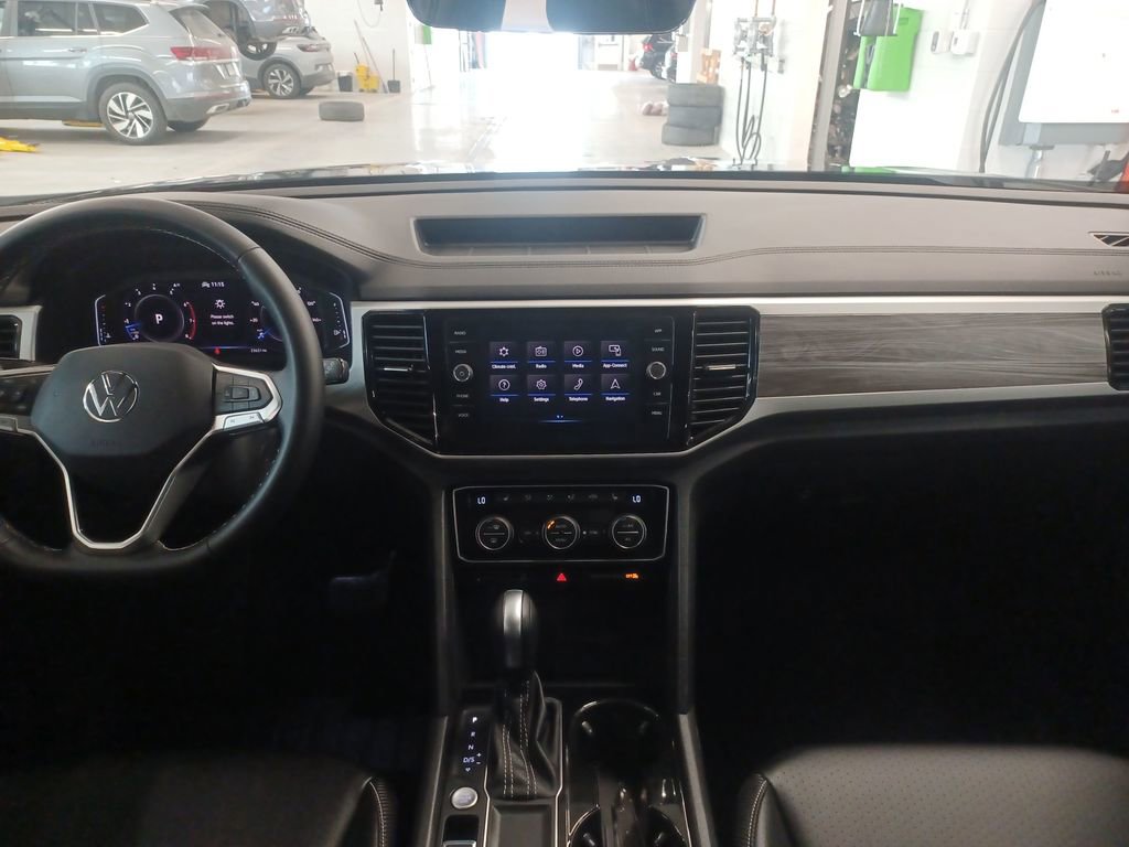 Used 2022 Volkswagen Atlas Cross Sport SE w/ Black Wheel Package image 13