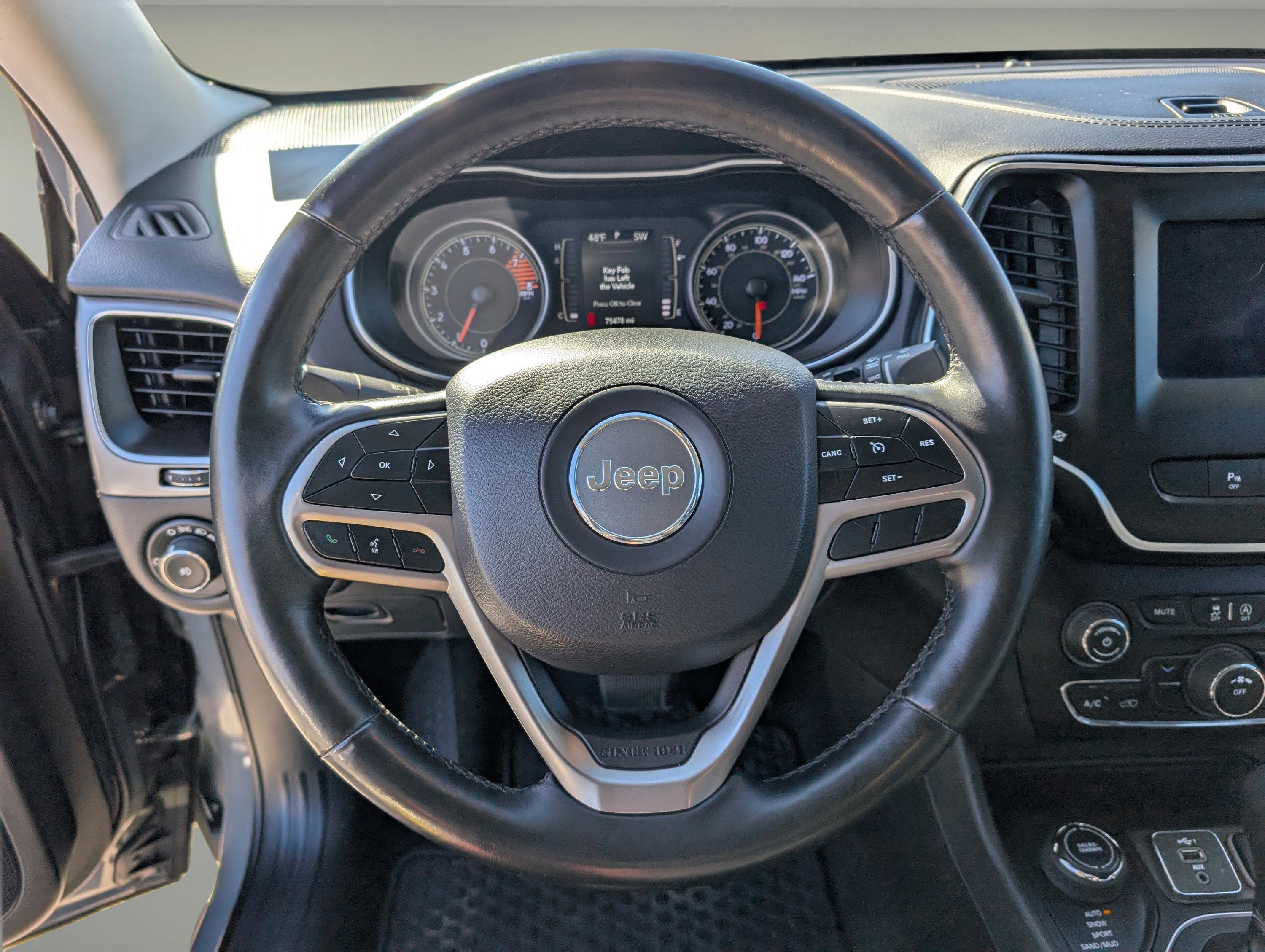 Used 2019 Jeep Cherokee Latitude Plus w/ Cold Weather Group image 16