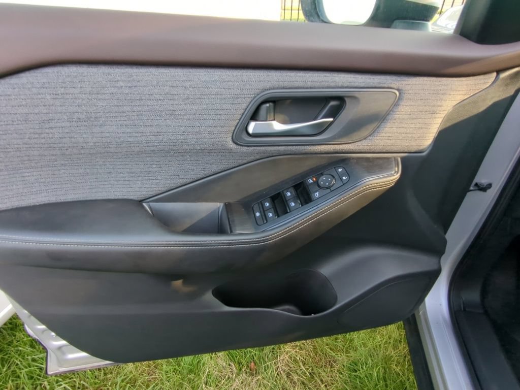 Used 2022 Nissan Rogue SV AWD/4WD image 8
