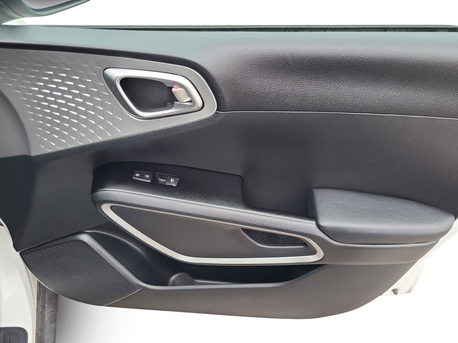 Used 2022 Kia Soul LX w/ Technology Package image 23