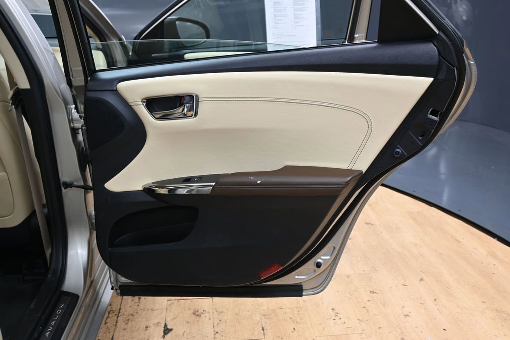 Used 2014 Toyota Avalon Limited image 37