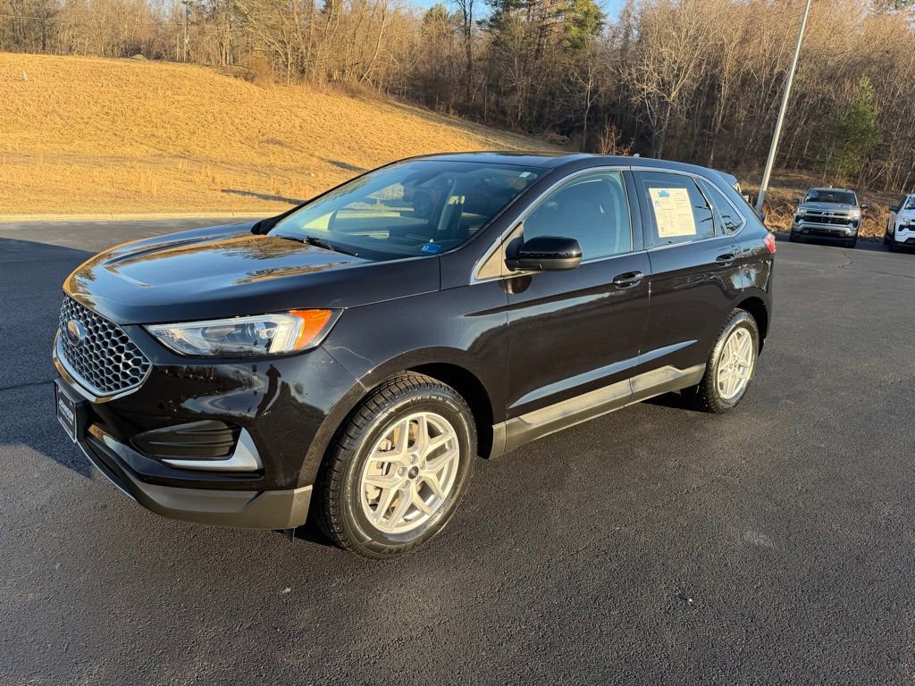 Used 2023 Ford Edge SEL image 3
