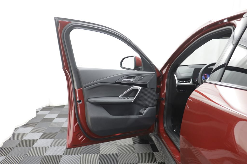 Certified 2025 BMW X2 xDrive28i AWD/4WD image 4