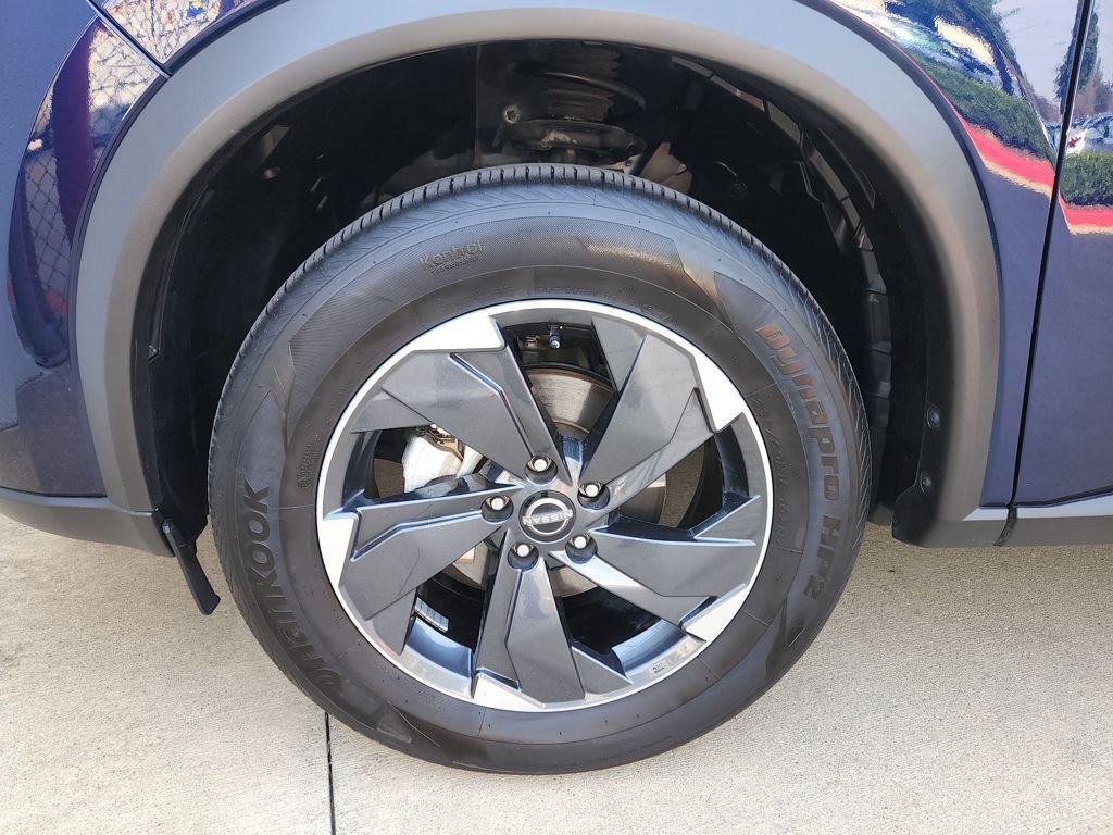 Used 2025 Nissan Rogue SV AWD/4WD image 29