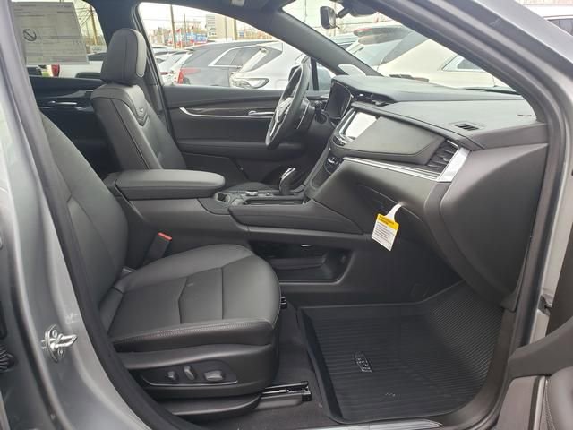 New 2026 Cadillac XT5 Sportv w/ LPO, Floor Liner Package image 15