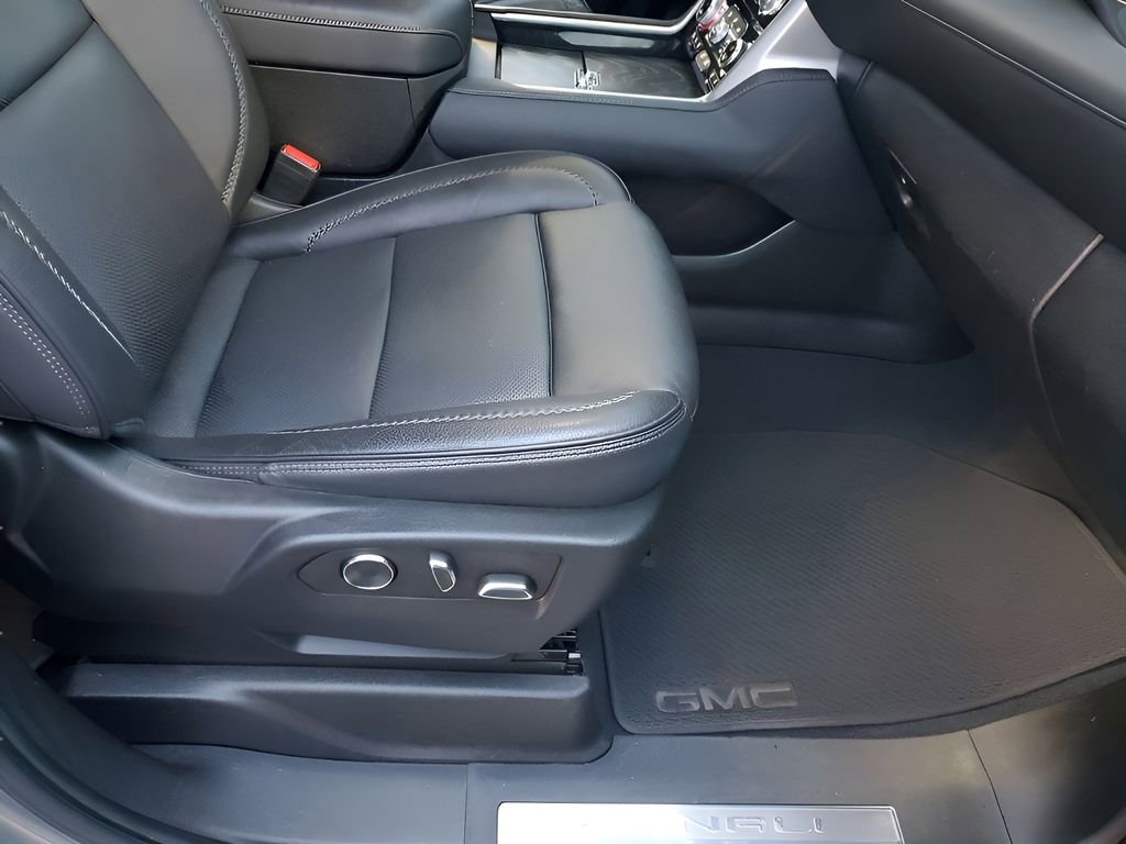 Used 2023 GMC Yukon Denali AWD/4WD image 18