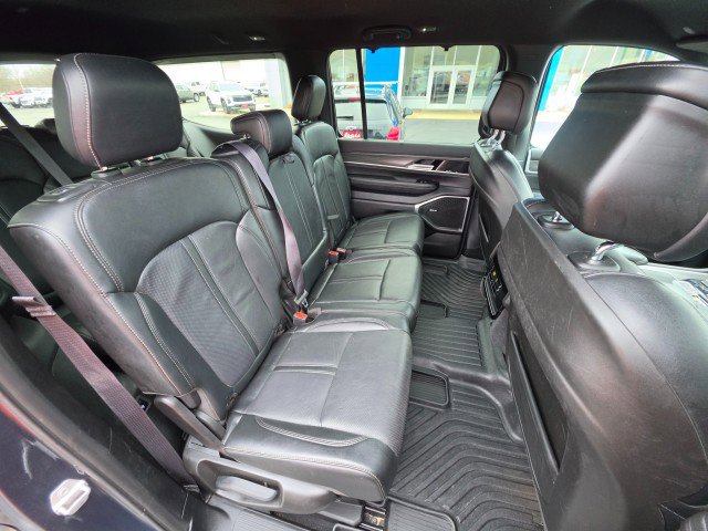 Used 2023 Jeep Wagoneer Series III w/ Convenience Group I AWD/4WD image 16