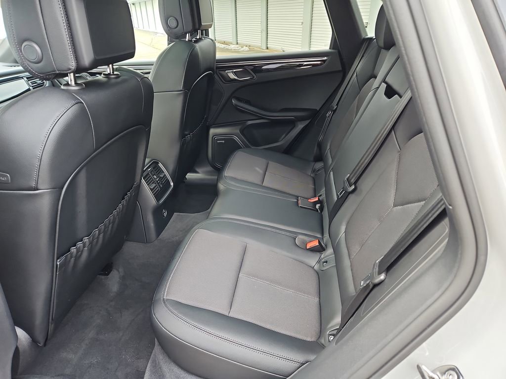 Certified 2025 Porsche Macan image 36