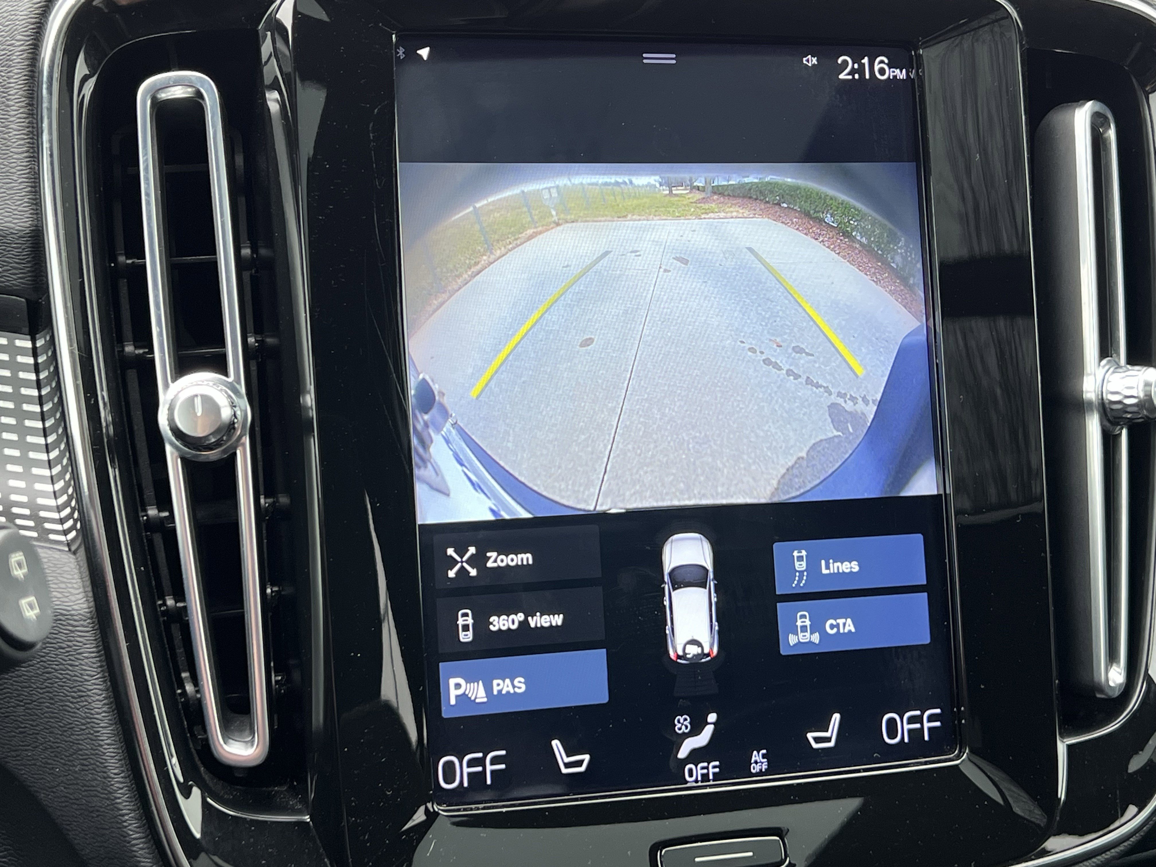 Used 2021 Volvo XC40 T5 R-Design w/ Advanced Package image 25