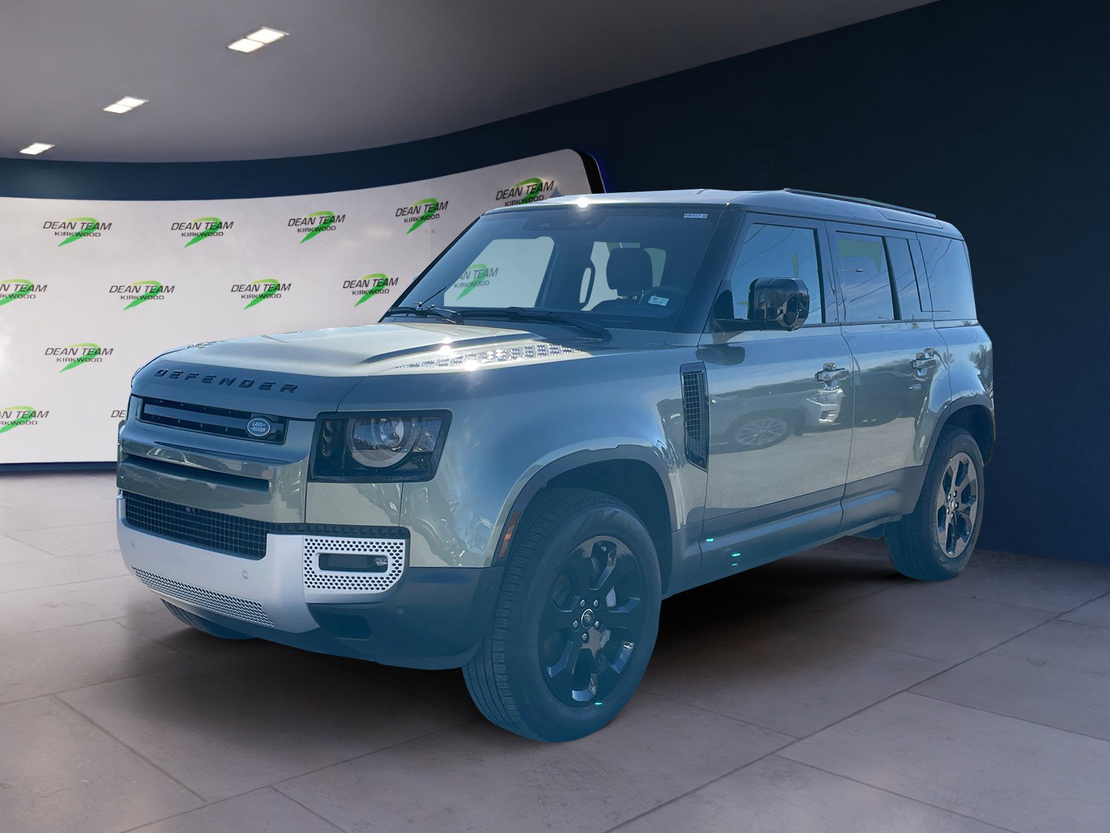 Used 2025 Land Rover Defender 110 S AWD/4WD image 3